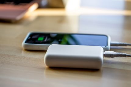 IATA обновила правила перевозки пауэрбанков на борту самолётов с 2026 года